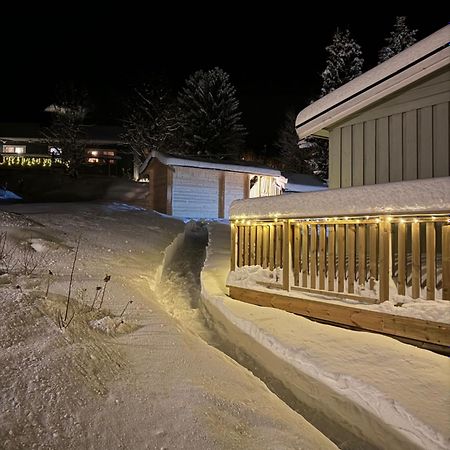 House With Garage In Central Lyngen Lyngseidet Buitenkant foto