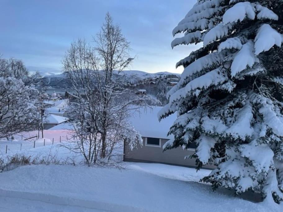 House With Garage In Central Lyngen Lyngseidet Buitenkant foto